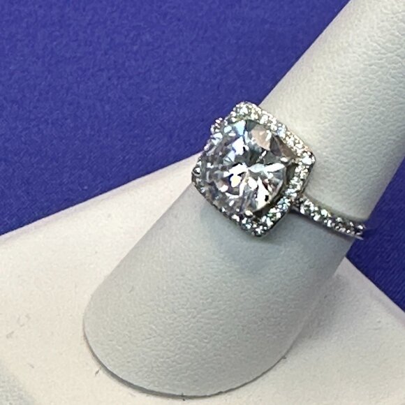 Sparkling Faceted Clear Crystal Square Halo Silver-Tone Ring Size 8. - Picture 1 of 16